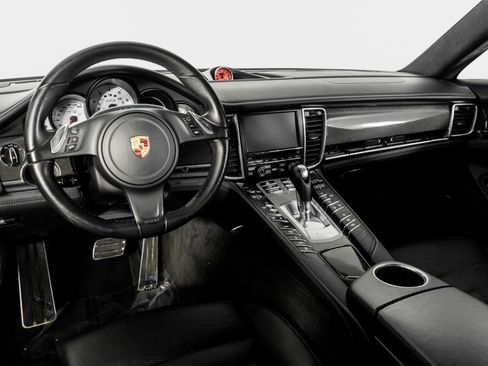 Used 2014 Porsche Panamera GTS image 2