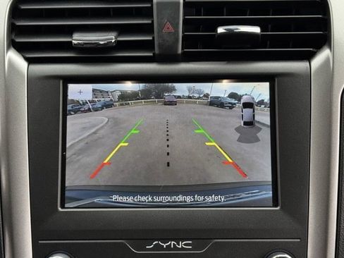 Used 2020 Ford Fusion SE image 18