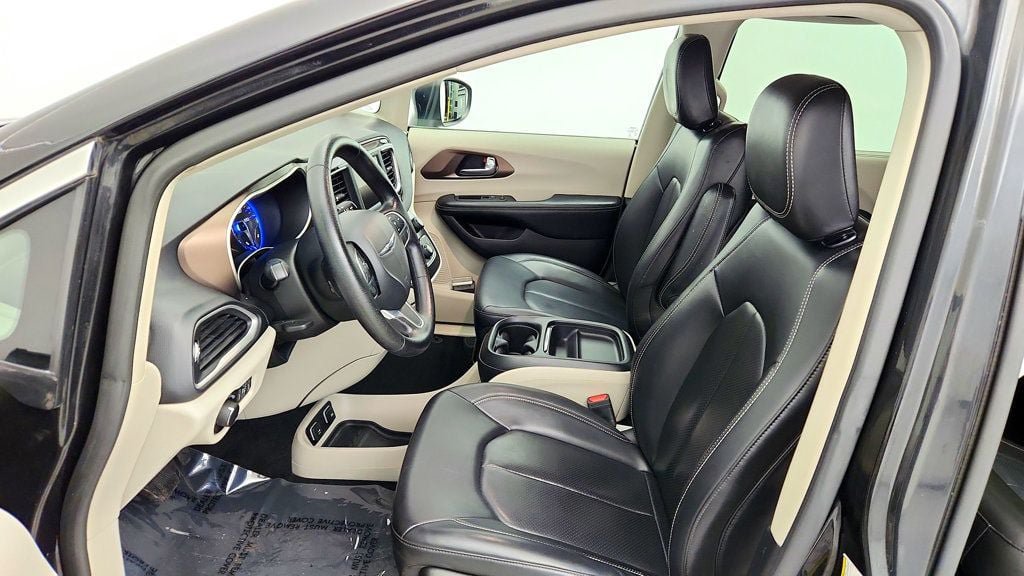Used 2021 Chrysler Voyager Lxi FWD image 19