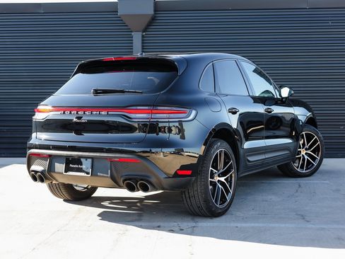 Certified 2025 Porsche Macan image 7