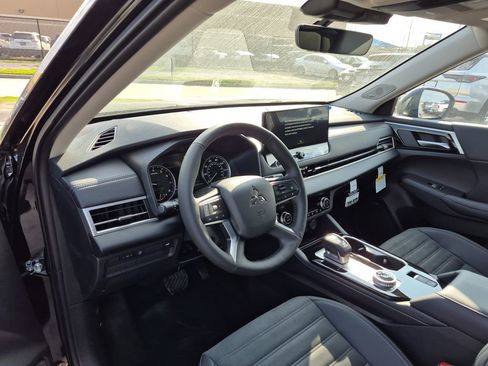 New 2026 Mitsubishi Outlander SE FWD image 32