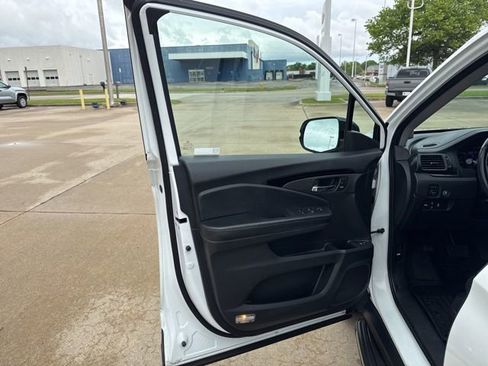 Used 2020 Honda Pilot Touring image 8