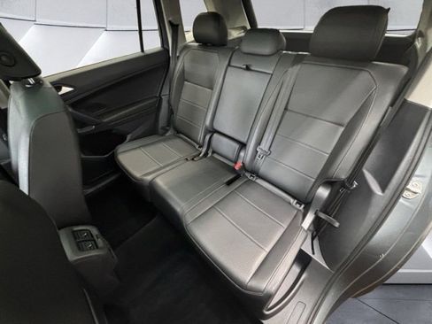 Used 2019 Volkswagen Tiguan SE w/ Panoramic Sunroof Package image 18