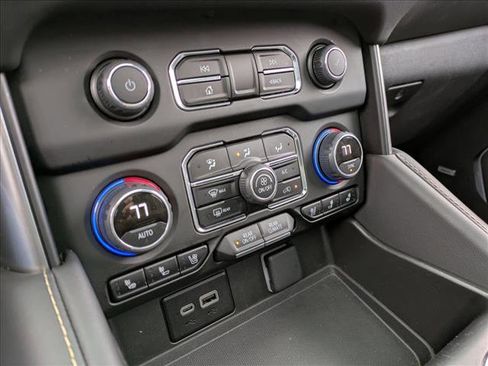 Used 2024 Chevrolet Suburban Premier image 13