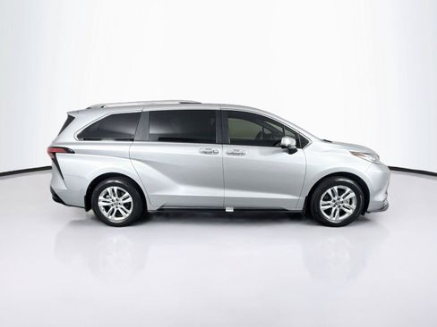 Certified 2025 Toyota Sienna Limited FWD image 11
