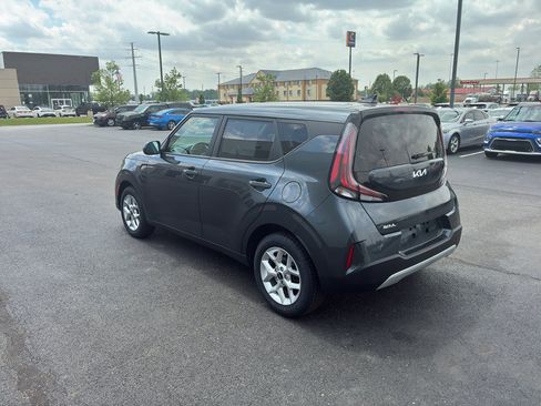 Used 2025 Kia Soul LX w/ LX Technology Package FWD image 4