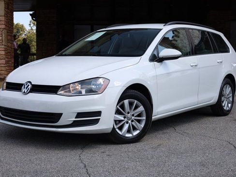 Used 2016 Volkswagen Golf S image 2