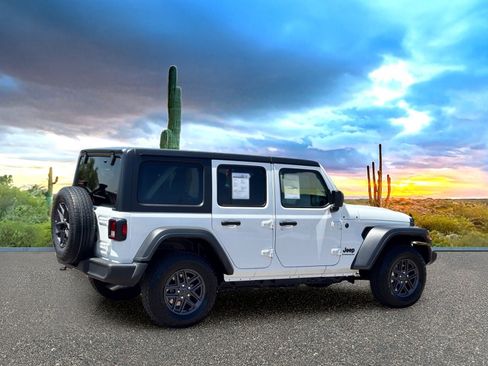 Used 2025 Jeep Wrangler Unlimited Sport AWD/4WD image 5