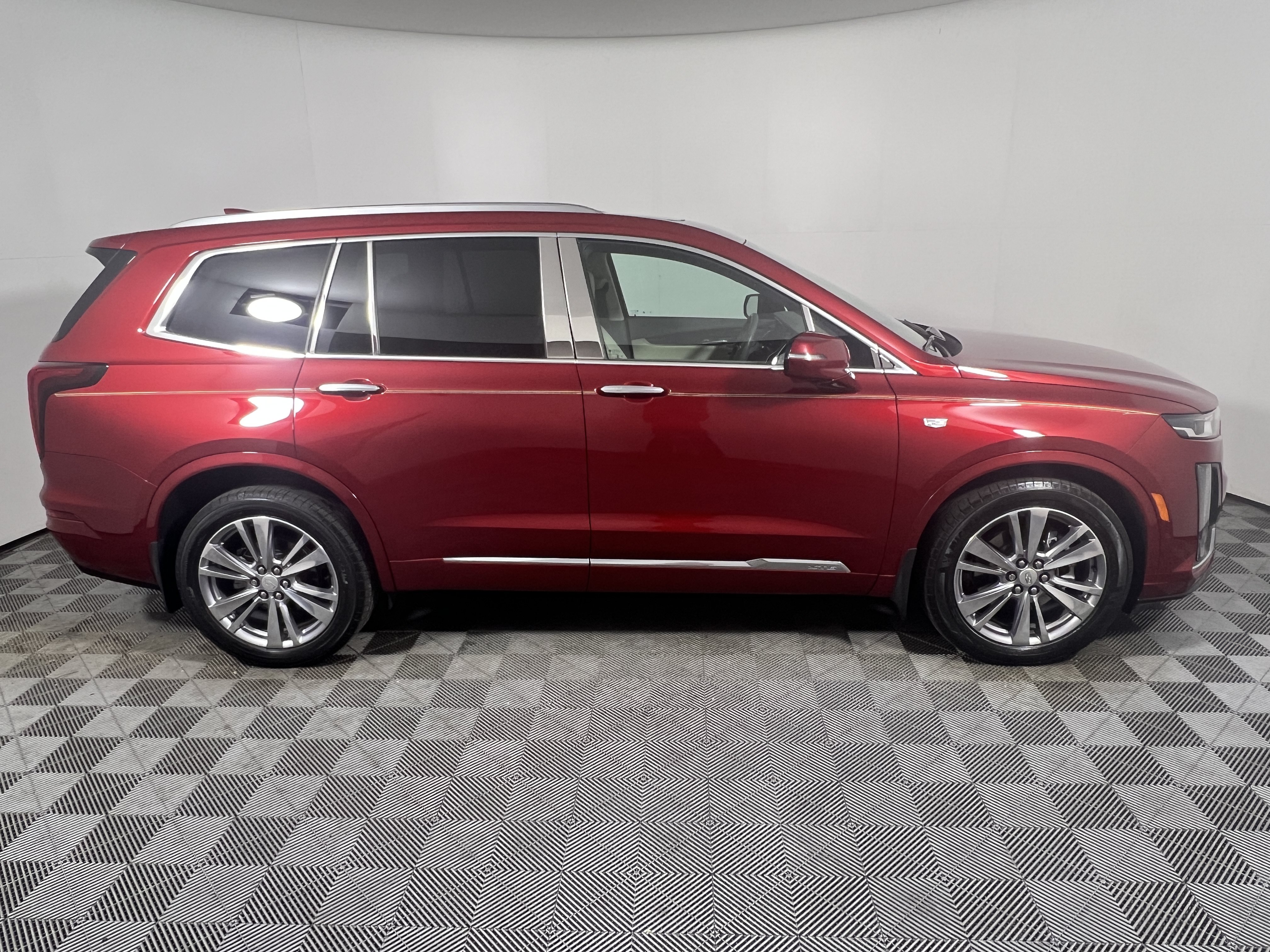 Used 2024 Cadillac XT6 Premium Luxury w/ Technology Package FWD image 6