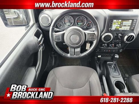 Used 2015 Jeep Wrangler Unlimited Sahara AWD/4WD image 10