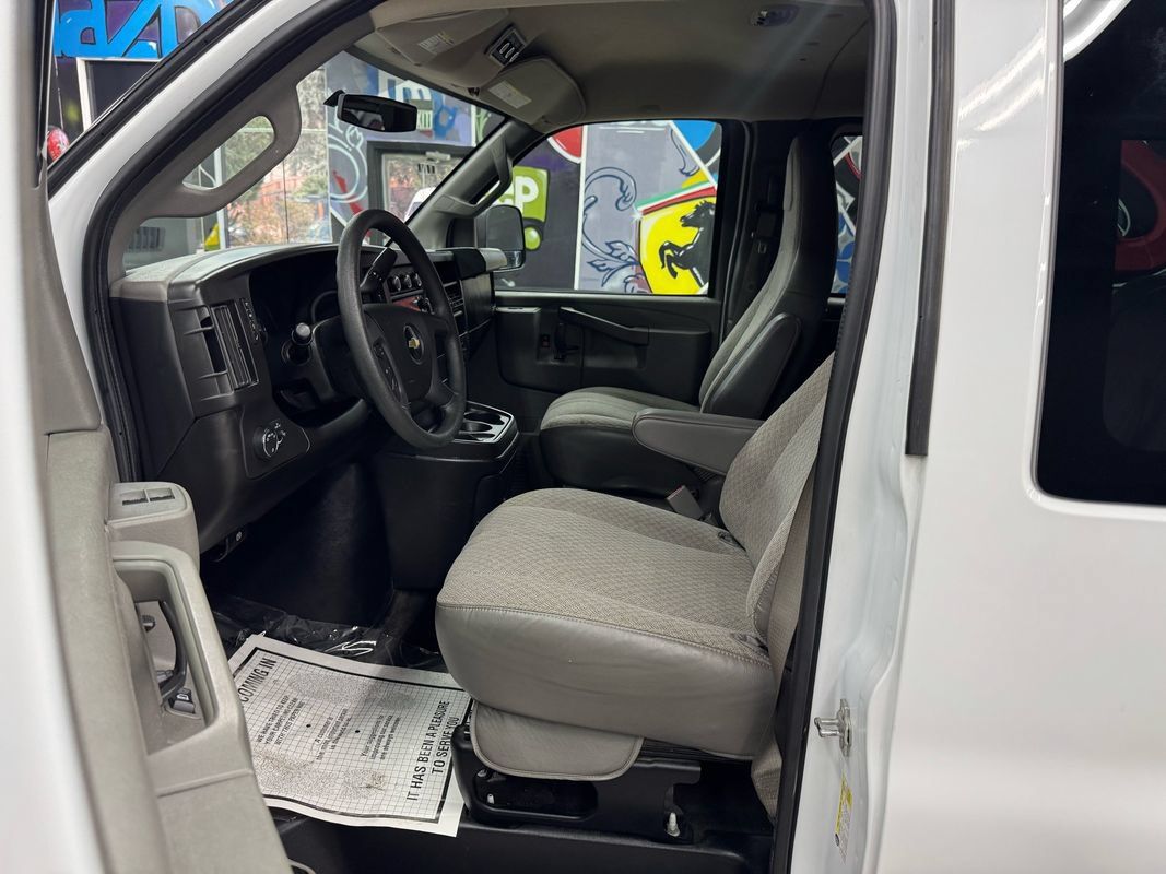 Used 2017 Chevrolet Express 3500 LT w/ LT Preferred Equipment Group RWD image 10