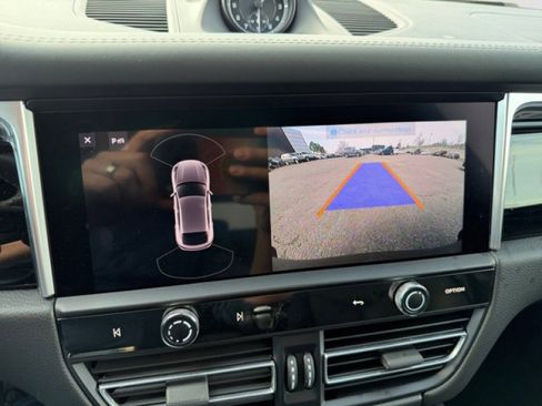 Used 2023 Porsche Macan w/ Premium Package Plus image 17