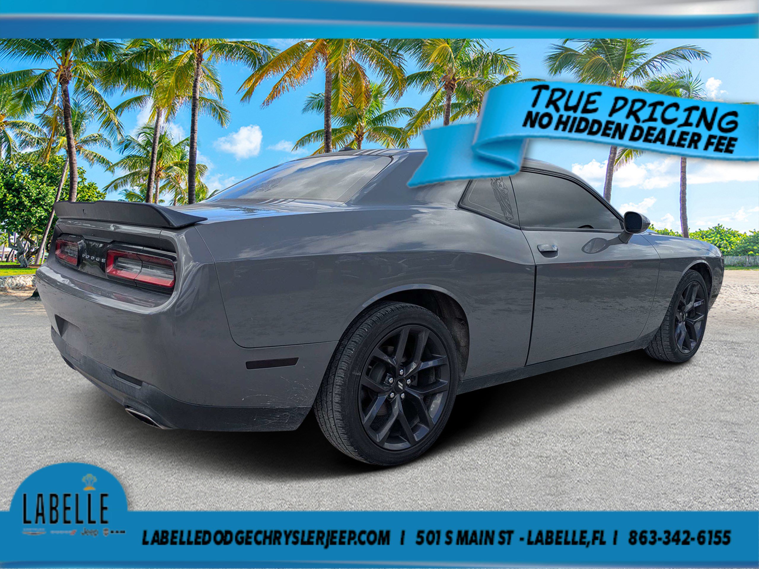 Used 2019 Dodge Challenger SXT w/ Blacktop Package RWD image 3