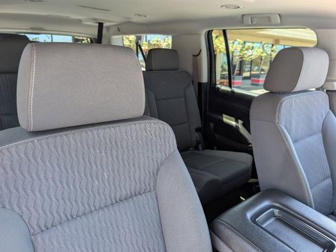 Used 2018 Chevrolet Suburban LS RWD image 3