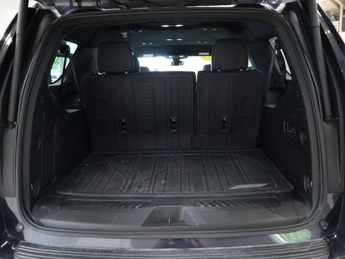 Used 2022 Chevrolet Suburban LT w/ Luxury Package AWD/4WD image 15