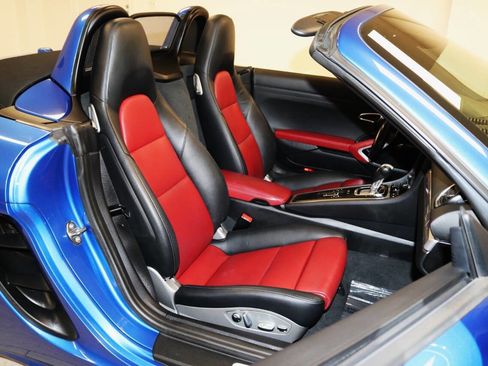 Used 2018 Porsche 718 Boxster RWD image 28