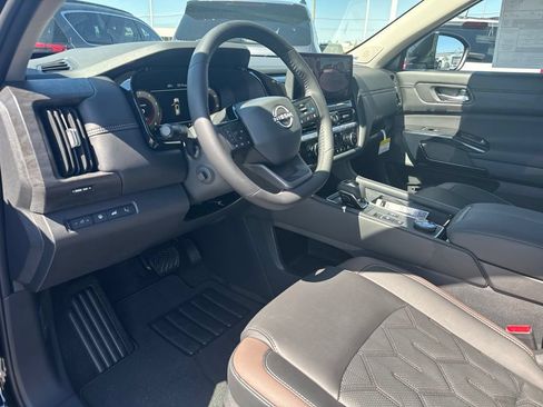 New 2026 Nissan Pathfinder Platinum AWD/4WD image 13