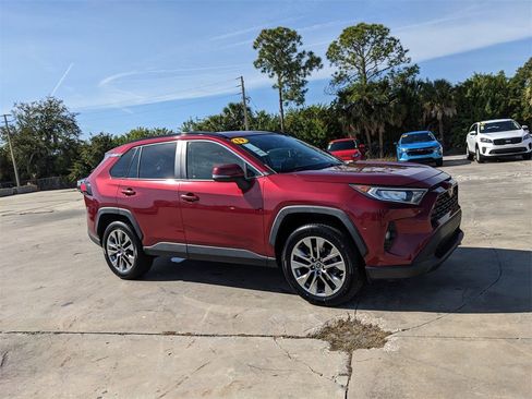 Used 2019 Toyota RAV4 XLE Premium image 3