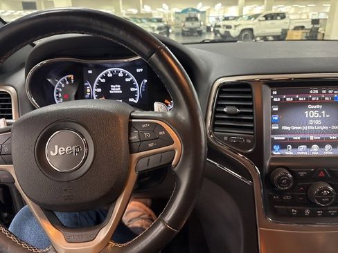 Used 2016 Jeep Grand Cherokee Limited w/ Luxury Group II image 19