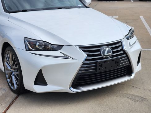 Used 2017 Lexus IS 200t image 7