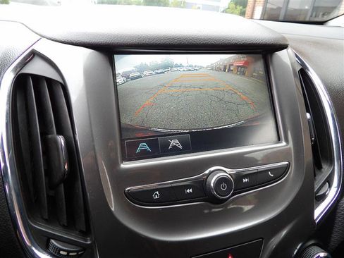 Used 2018 Chevrolet Cruze LT w/ Convenience Package image 19