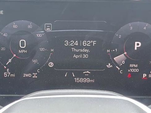 Used 2025 GMC Yukon XL Denali AWD/4WD image 10