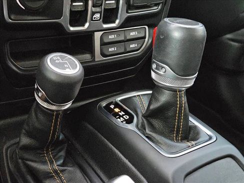 Used 2023 Jeep Gladiator Overland AWD/4WD image 11