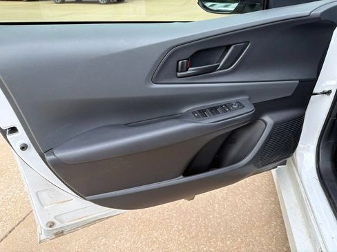 Used 2025 Toyota Prius LE FWD image 11