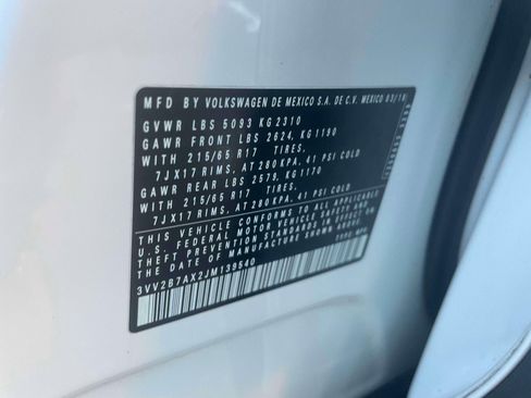 Used 2018 Volkswagen Tiguan SE w/ Panoramic Sunroof Package image 19