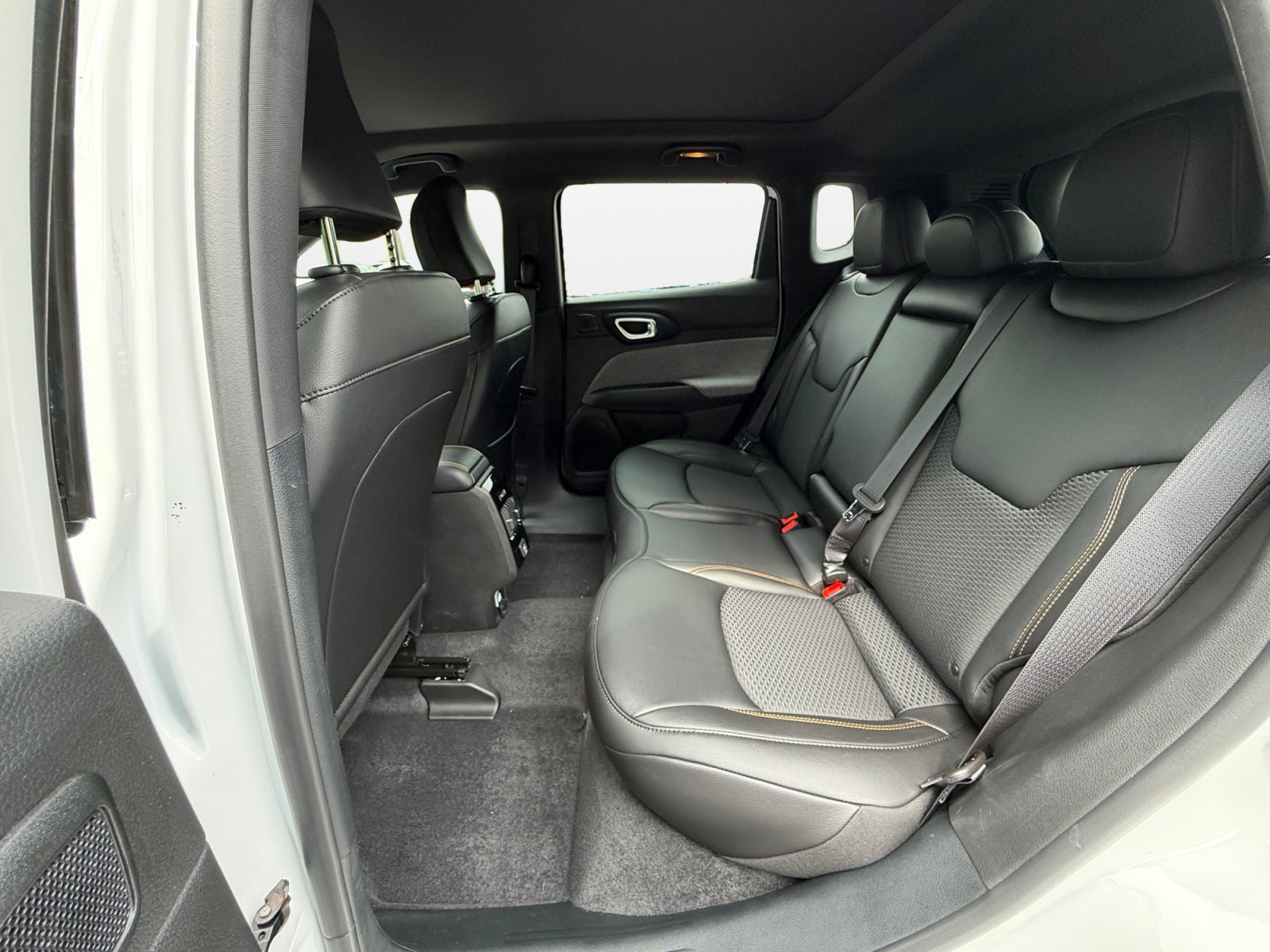 New 2026 Jeep Compass Latitude AWD/4WD image 17