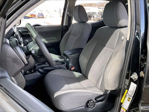 Used 2018 Toyota Tacoma SR w/ SR Convenience Package image 7