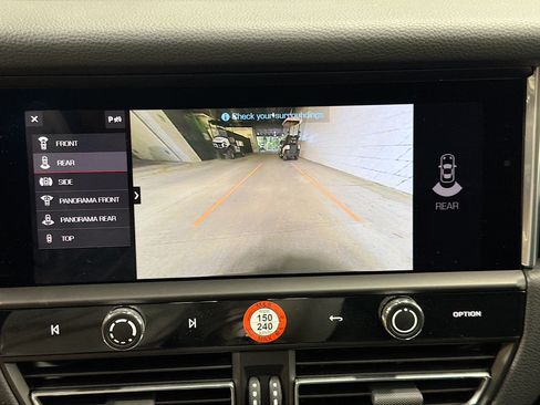 Certified 2026 Porsche Macan AWD/4WD image 32