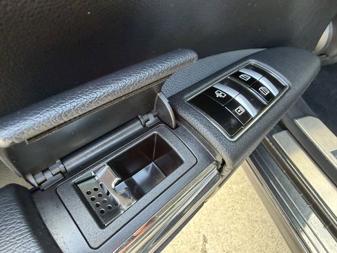 Used 2011 Mercedes-Benz S 550 image 24