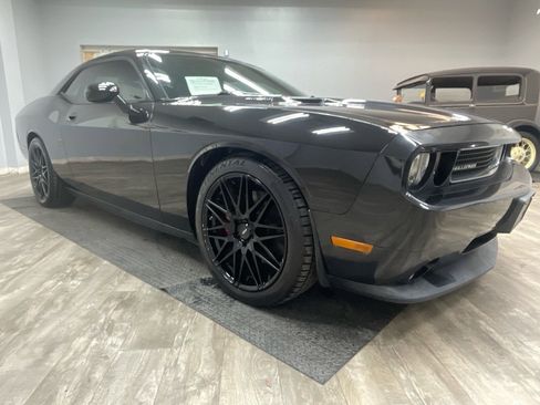 Used 2009 Dodge Challenger SRT8 RWD image 3