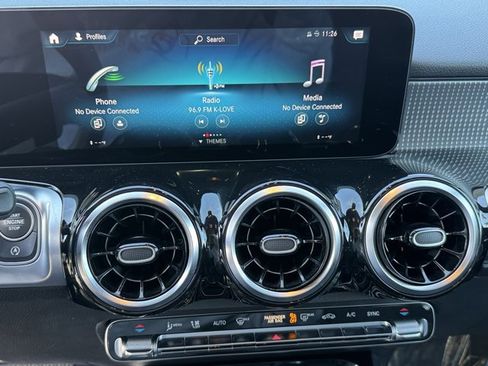 Used 2022 Mercedes-Benz GLB 250 image 21