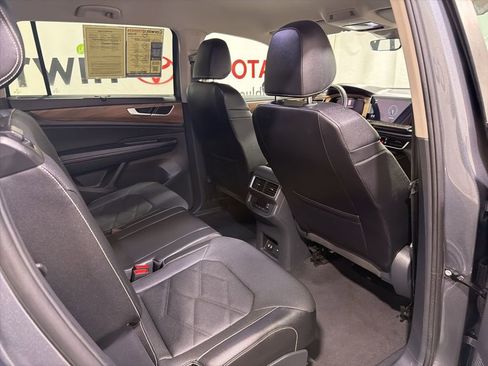 Used 2025 Volkswagen Atlas SE AWD/4WD image 14