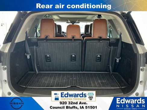 Used 2024 Nissan Pathfinder Platinum AWD/4WD image 10