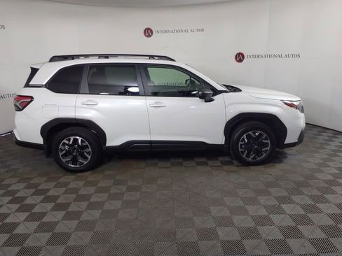 Certified 2025 Subaru Forester Premium AWD/4WD image 4