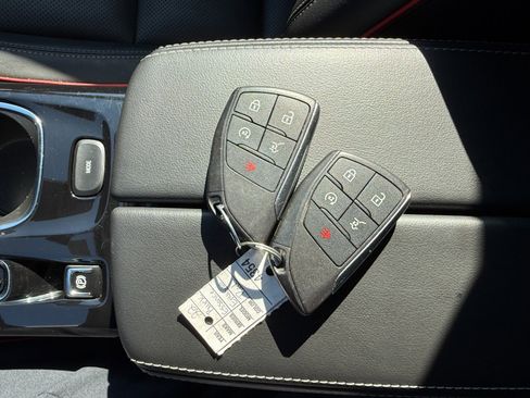 Used 2022 Buick Envision Essence w/ Technology Package II image 39