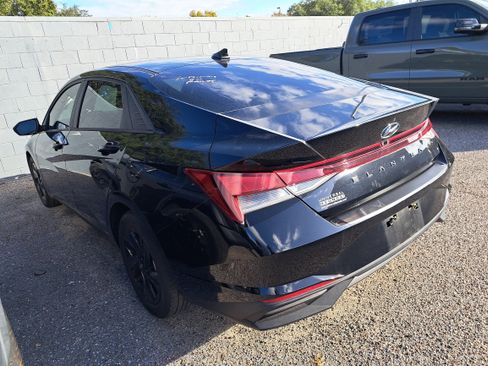Used 2021 Hyundai Elantra SEL image 4