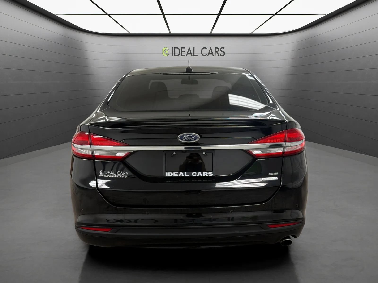 Used 2018 Ford Fusion SE w/ Equipment Group 201A FWD image 4