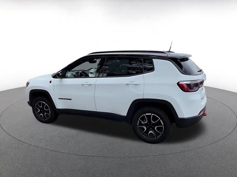 Used 2025 Jeep Compass Trailhawk AWD/4WD image 10