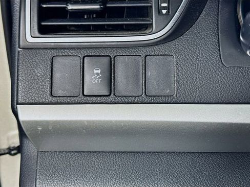 Used 2015 Toyota Camry SE w/ Moonroof Package image 10