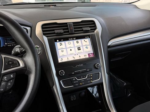 Used 2019 Ford Fusion SE FWD image 32