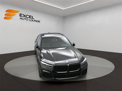 Used 2021 BMW 750i xDrive w/ Executive Package image 54