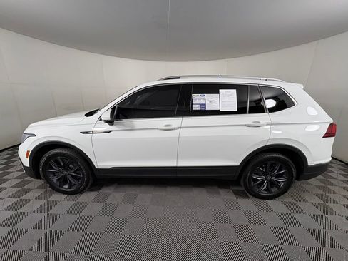 Used 2022 Volkswagen Tiguan SE w/ Panoramic Sunroof Package image 4