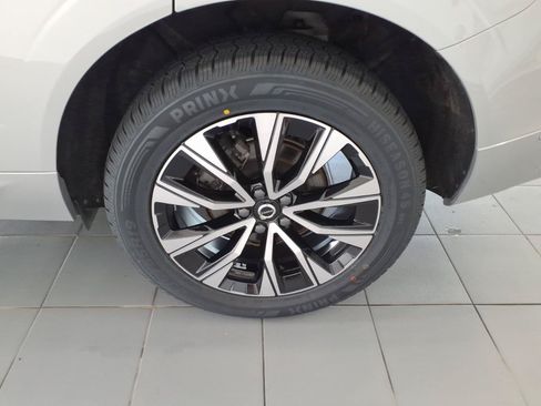 Used 2024 Volvo XC60 B5 Plus AWD/4WD image 16