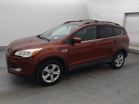Used 2016 Ford Escape SE w/ Equipment Group 201A image 2