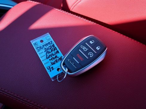 New 2025 Alfa Romeo Giulia Base image 27