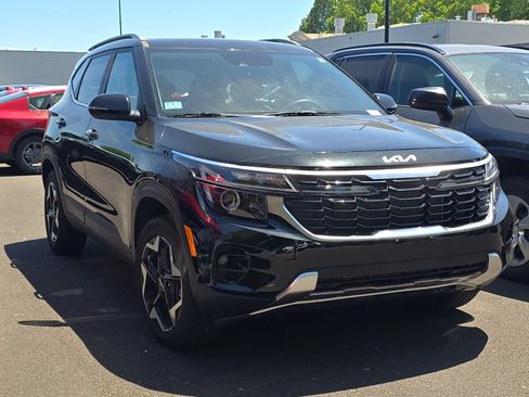 Used 2024 Kia Seltos EX AWD/4WD image 2